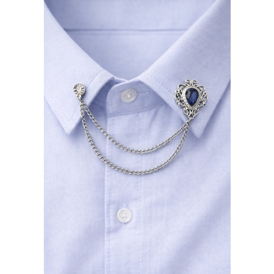 Elegancka broszka do koszuli, marynarki z łańcuszkiem i granatowym kamieniem.